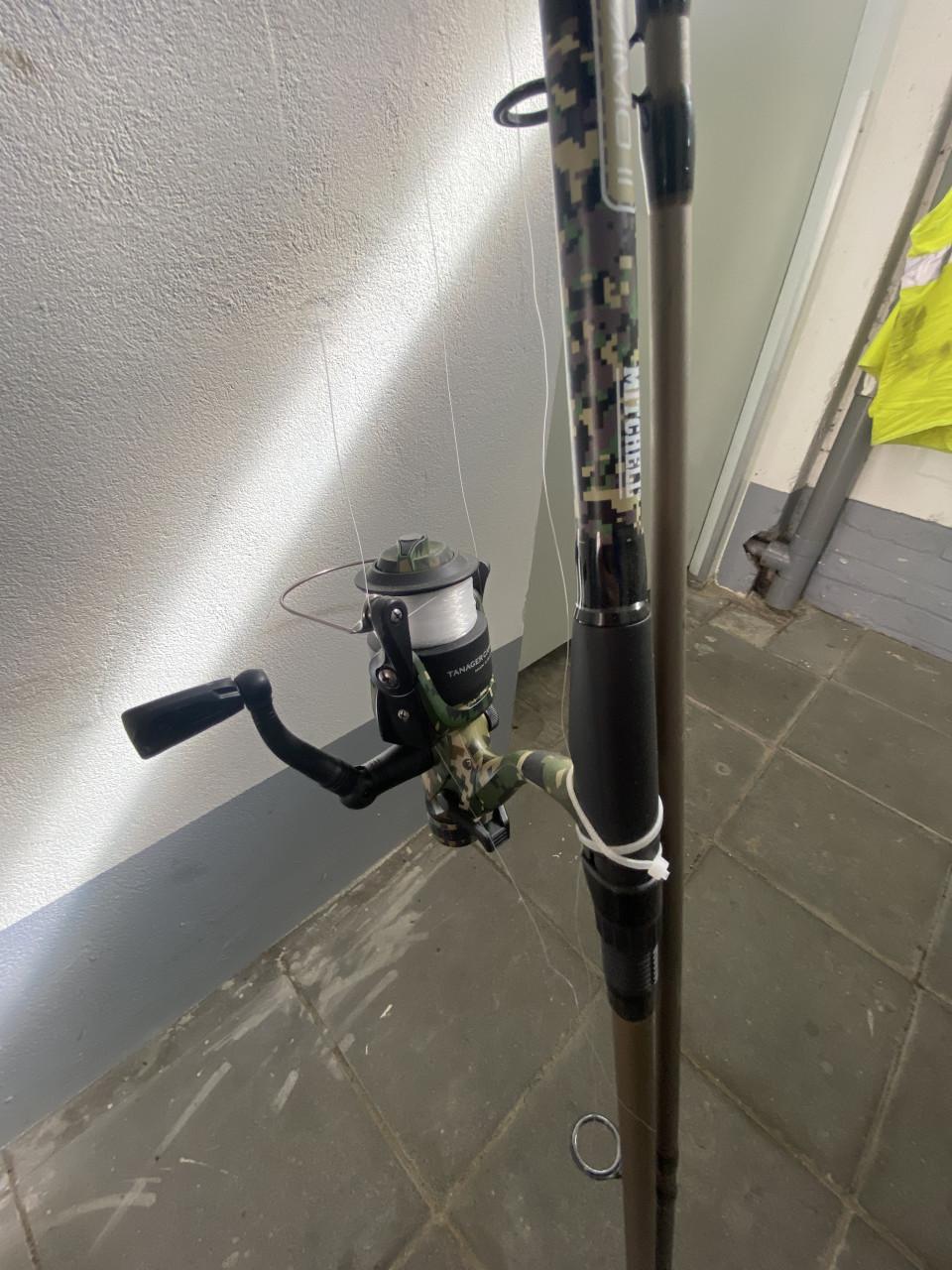 Fishing rod, chair, net, food, bag. All inclusife!