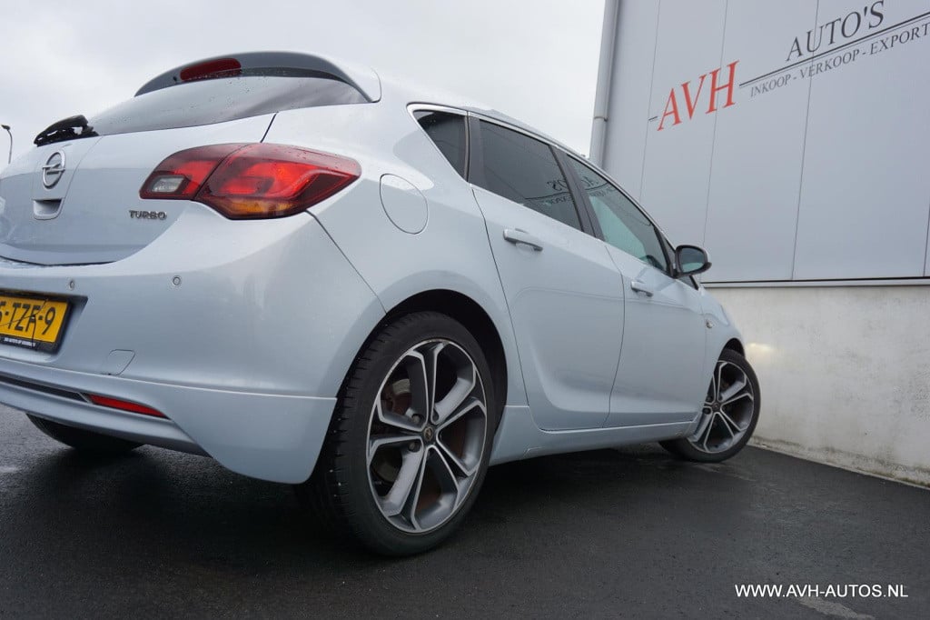 Opel Astra 1.6 turbo sport