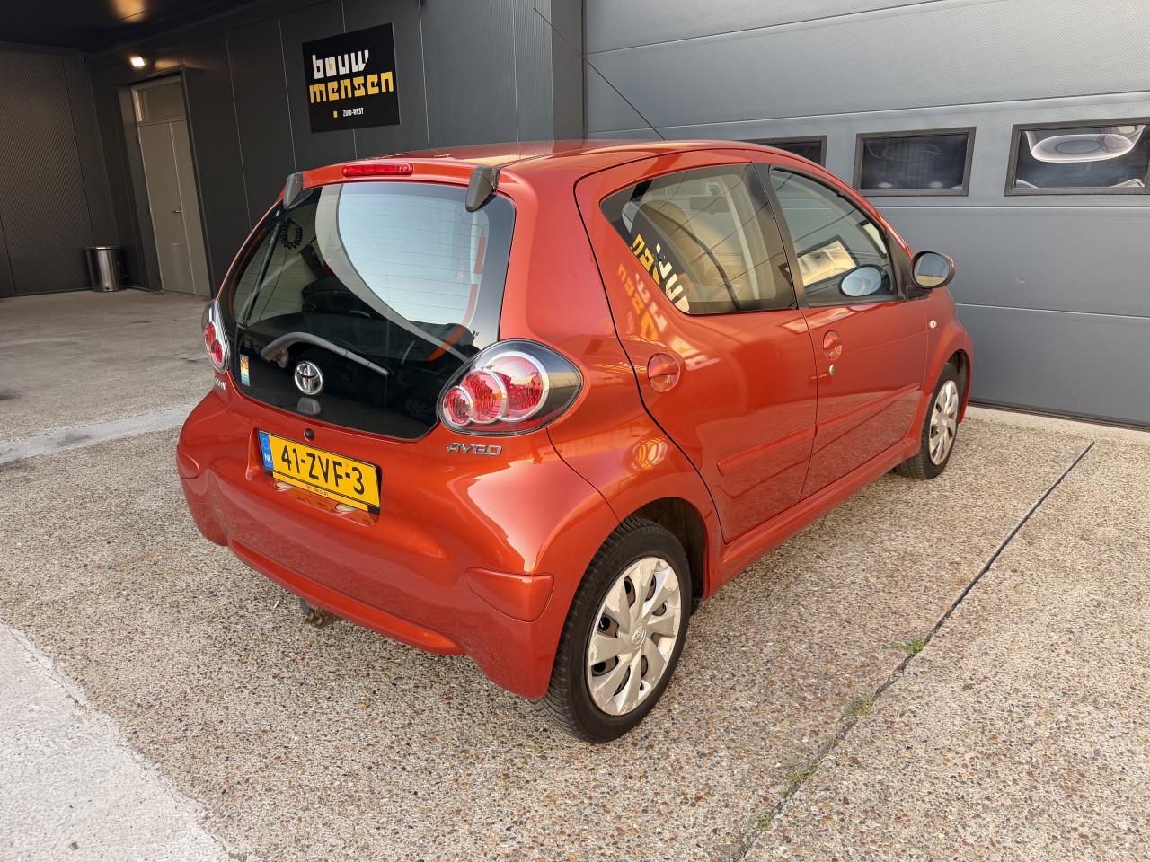 Toyota Aygo 1.0 12V Vvt-i 5DRS 2013 Dynamic Orange Airco Apk