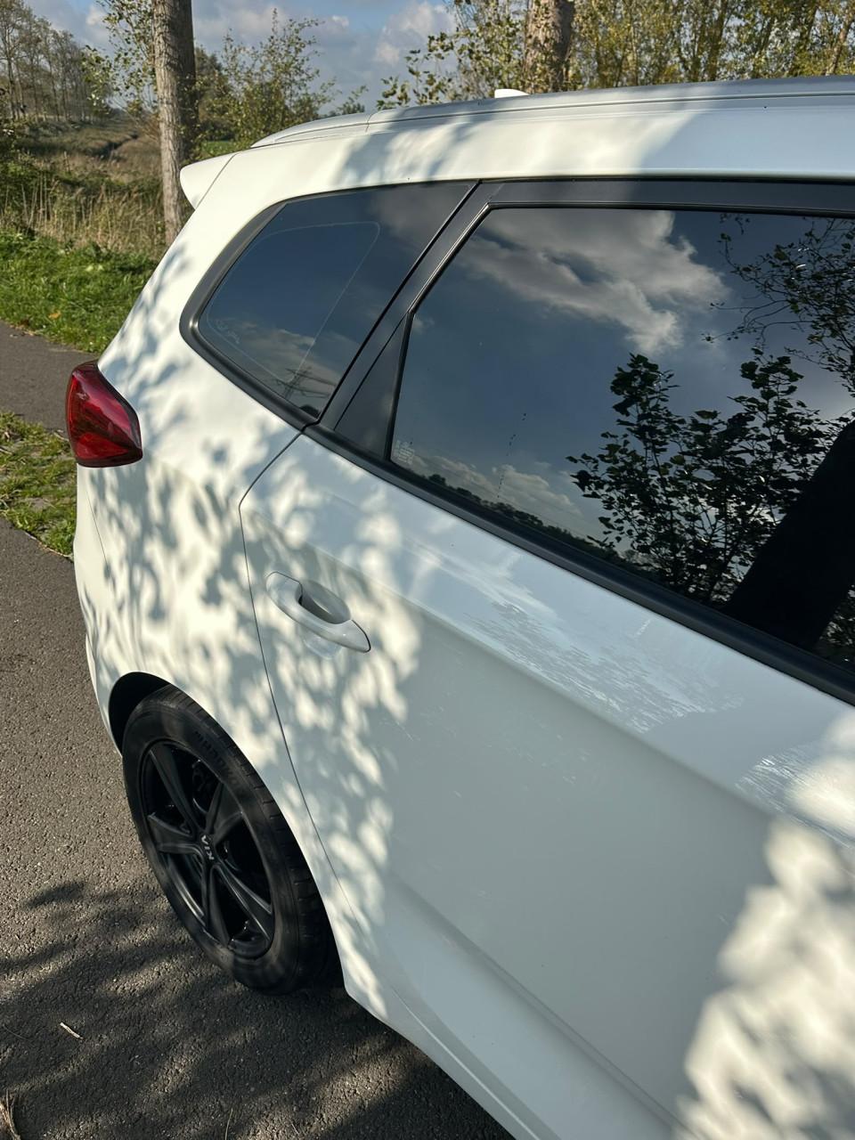 Prachtige & Sportieve Kia Carens (2016) – Nederlands – 7-Persoons Reisauto!