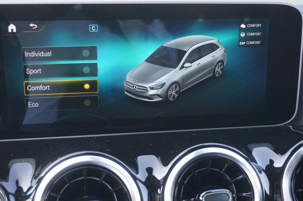 Mercedes-Benz B-Klasse 180 business solution amg l trekhaak l mbux l stoelv