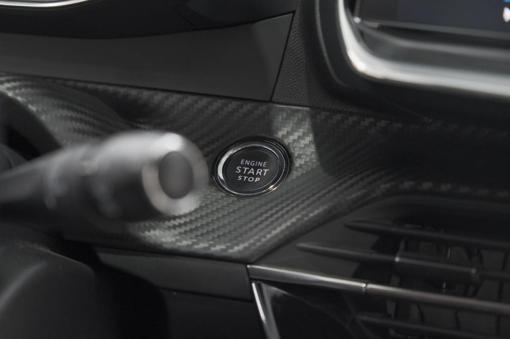 Peugeot 208 puretech 100 allure | camera | navigatie | apple carplay | park