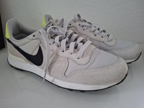 Sneakers Nike maat 41 licht grijs