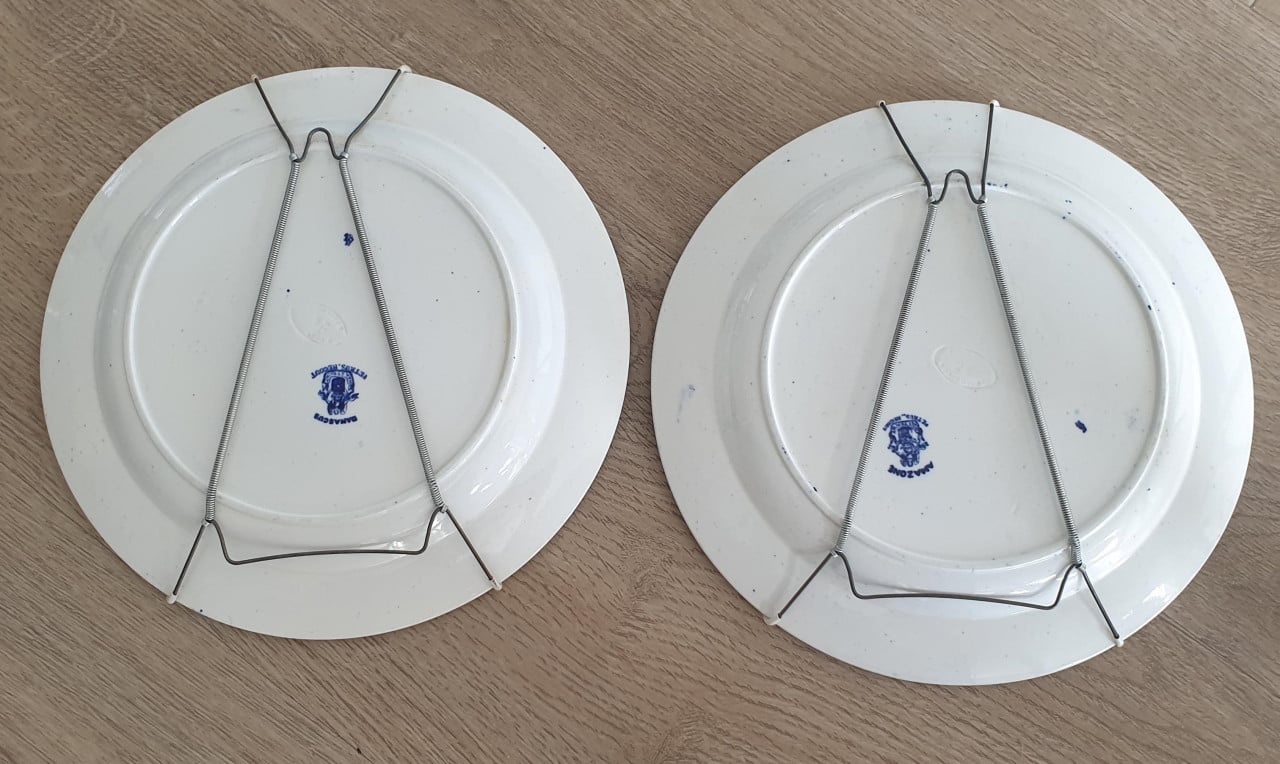 2 verschillende Petrus Regout borden Delftsblauw Maastricht