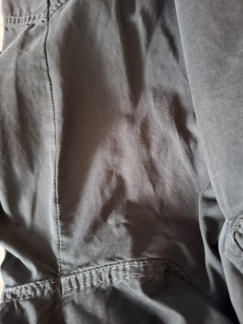 Didi broek met extra zakken en strikdetails. Grijszwart. Maat 44.