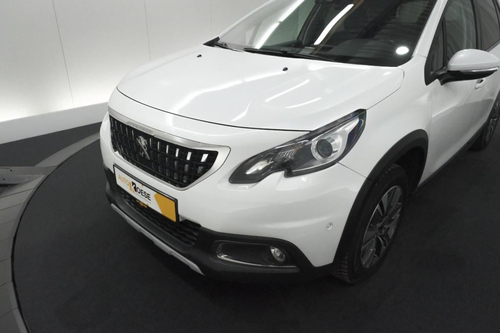 Peugeot 2008 puretech 110 eat6 allure | trekhaak | apple carplay | parkeers