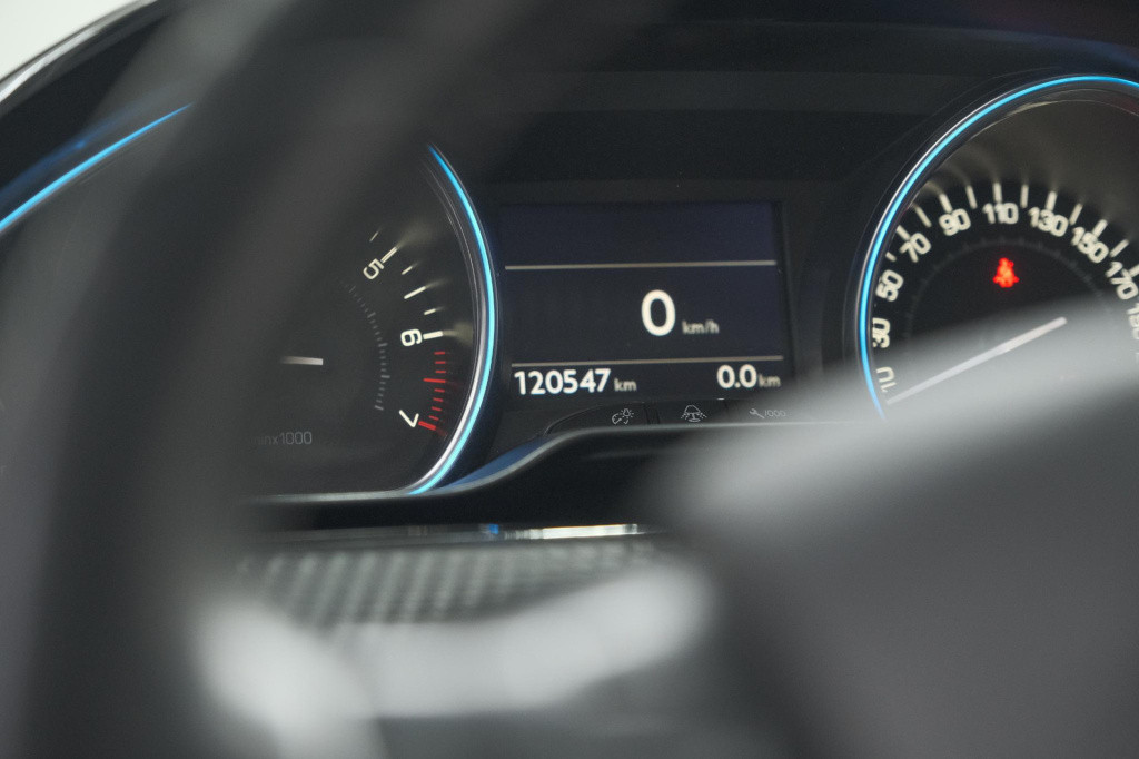 Peugeot 2008 puretech 130 allure | camera | apple carplay | parkeersensoren