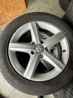 VOLKSWAGEN VELGEN - DUNLOP WINTRAC BANDEN