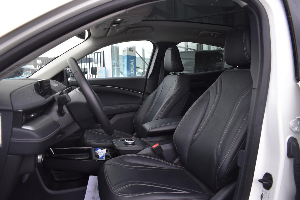 Ford Mustang Mach-e rwd 75 kwh | climate control | adaptieve cruise control