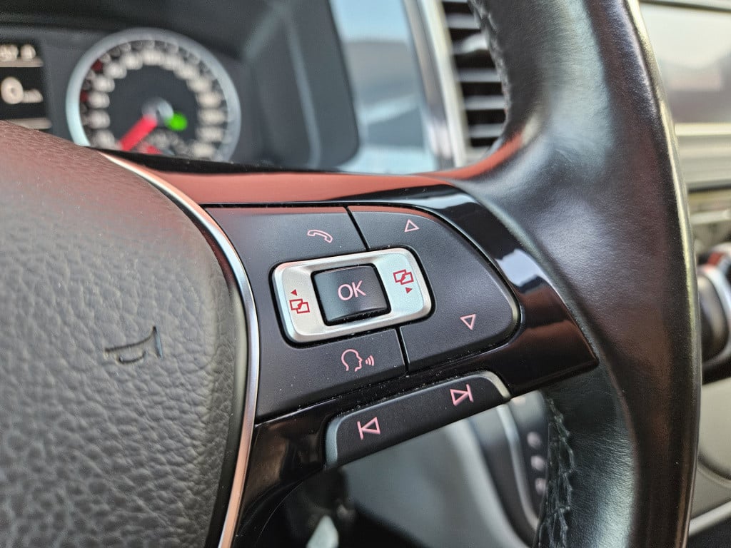Volkswagen Transporter 2.0 tdi l2h1 dc highline | custom interior | acc