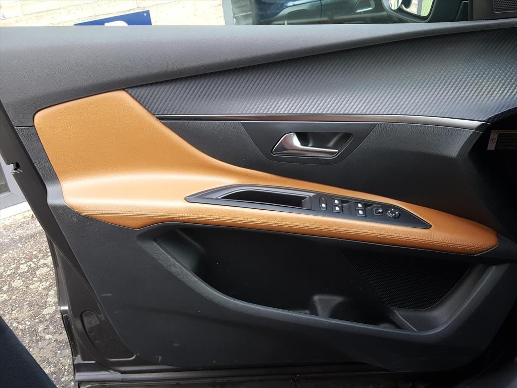 Peugeot 5008 blue l. executive 1.2pt-130pk (vol)automaat(eat8) 7-pers. | vo