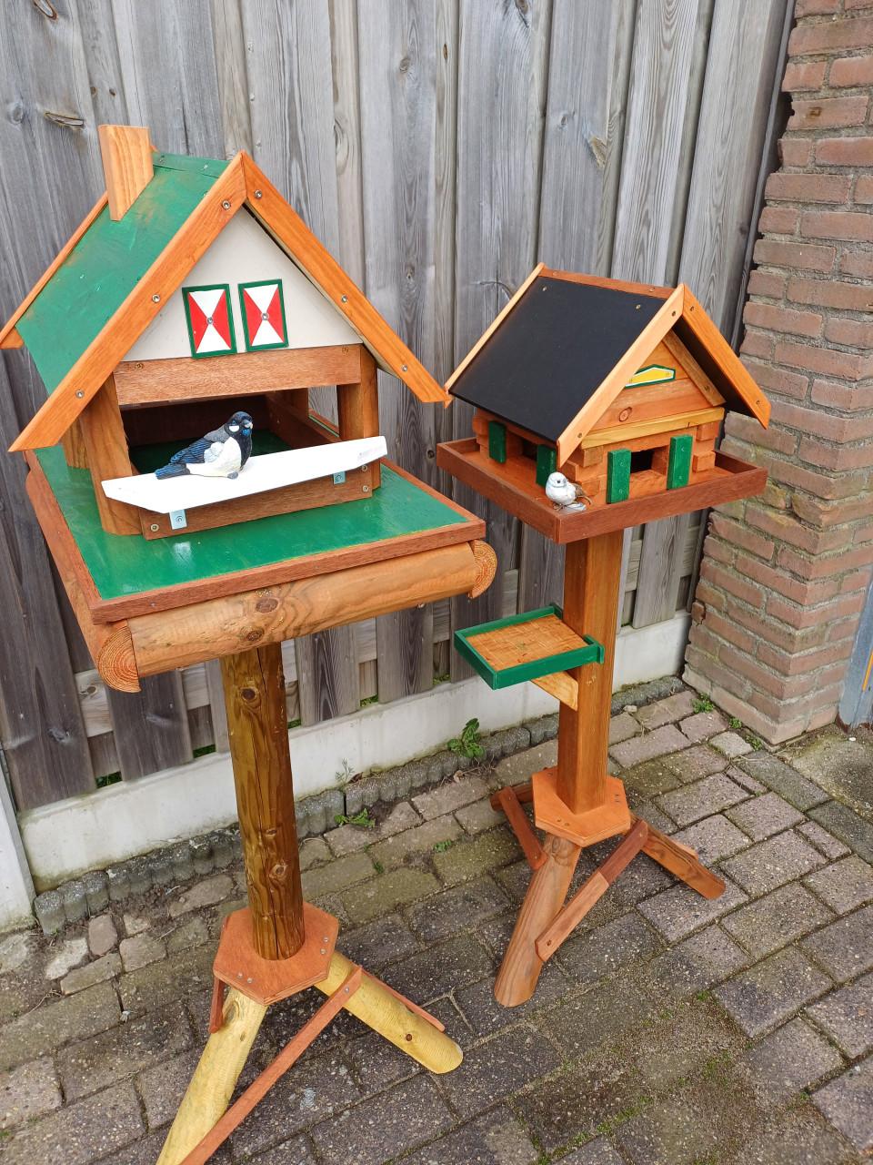 Poppenhuis  &  Aller hande Vogelhuisjes  [ zie  foto's  ]