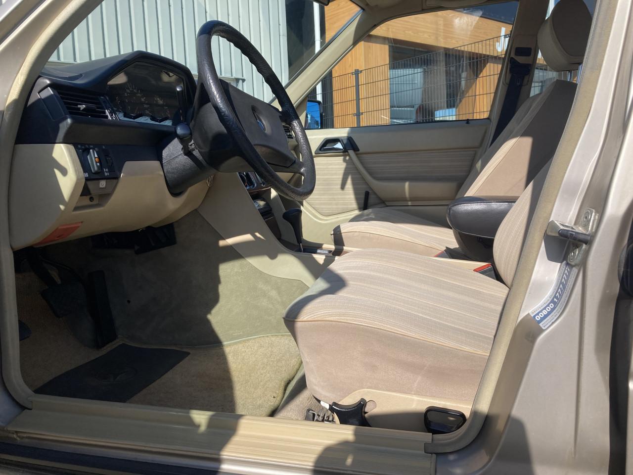 Mercedes 260E