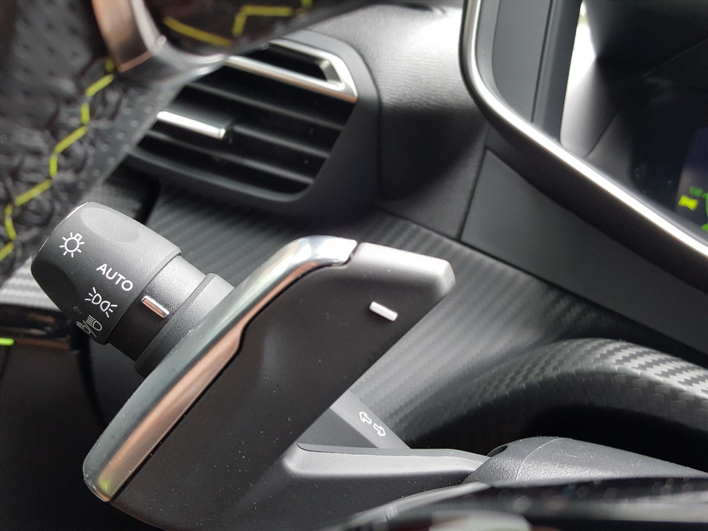 Peugeot 208 gt 1.2 puretech 100pk (vol)automaat (eat8) | navigatie 3d cockp