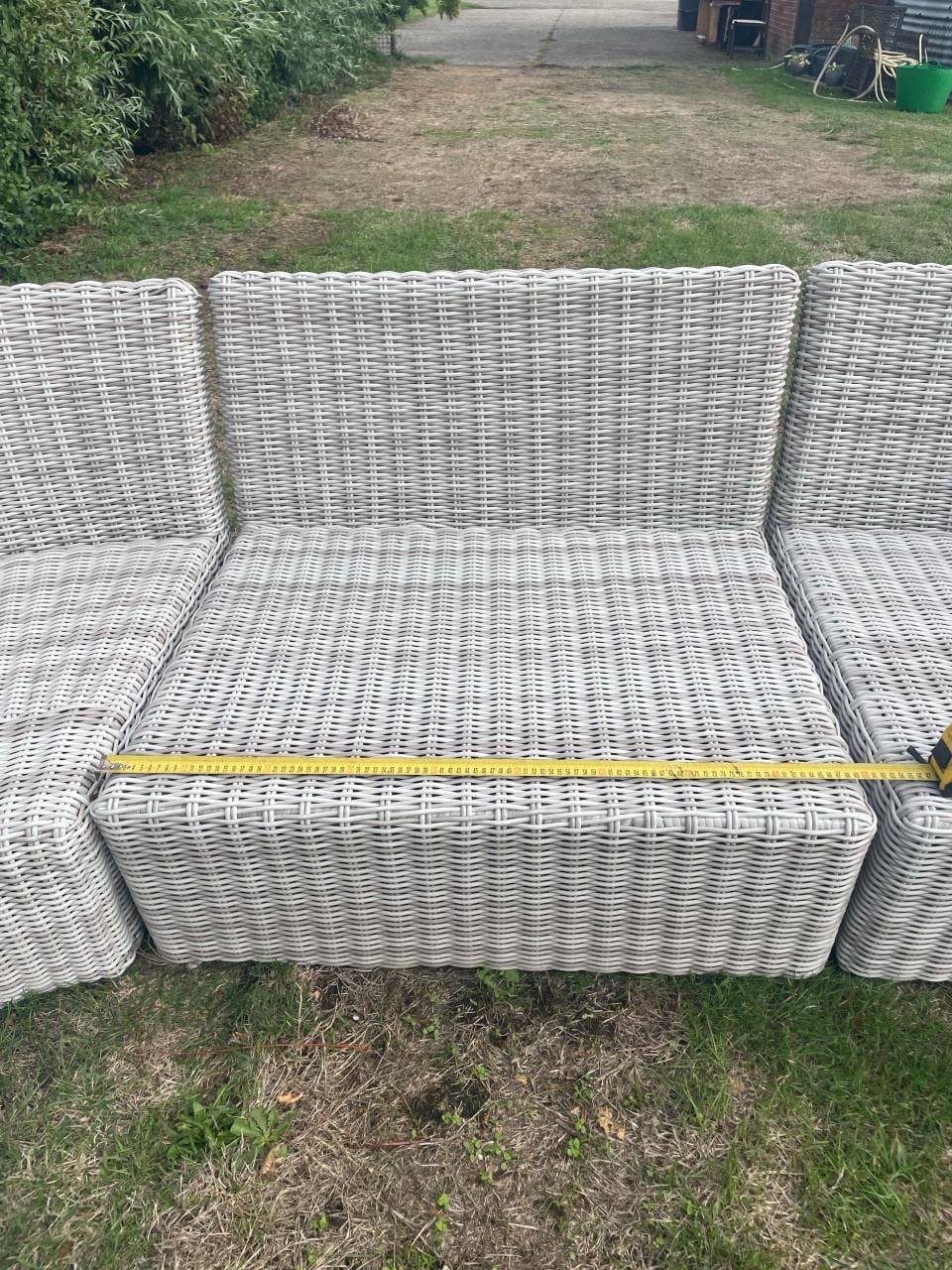 Wicker Tuinset. (Hoek)bank en stoel