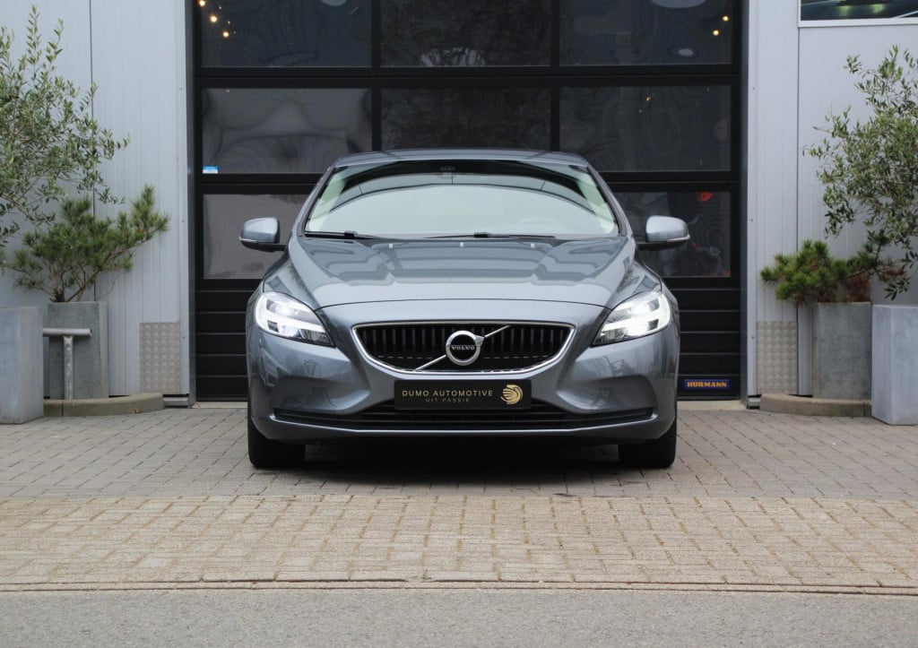 Volvo V40 2.0 t2 momentum polar+ navi - led - half leder - 1e eigenaar - lm