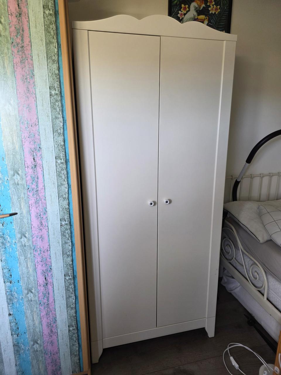 Kleding kast kinderkamer