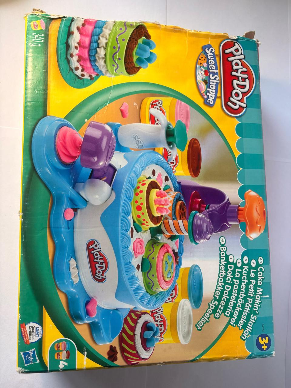 Play-doh cupcake maker