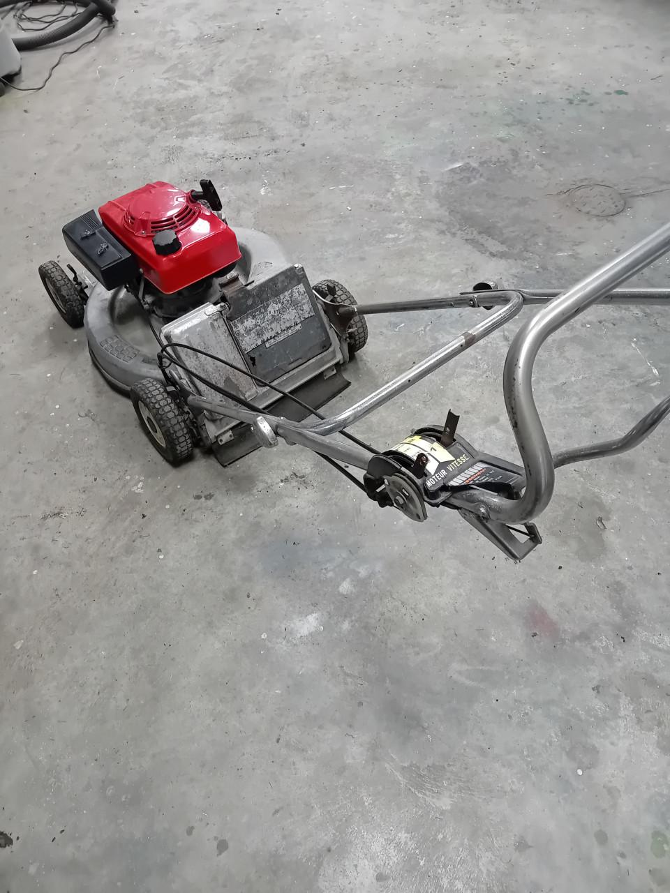 Honda grasmaaier 52 cm aangedreven.