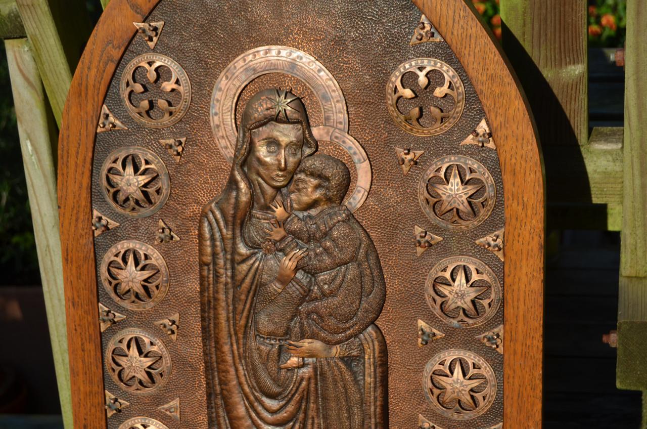 Maria met kind grote plaquette van koper