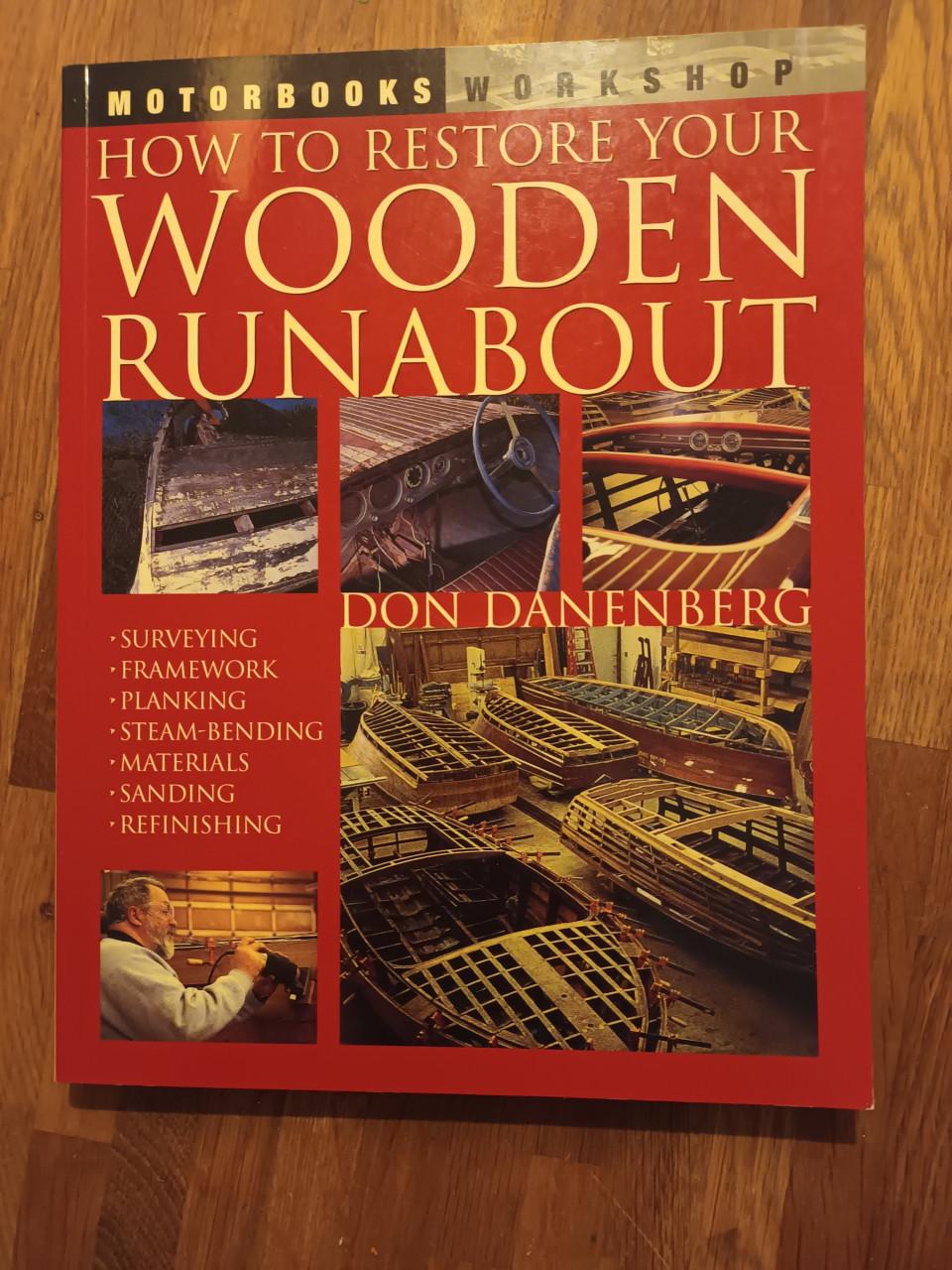 Diverse boeken over het bouwen van boten