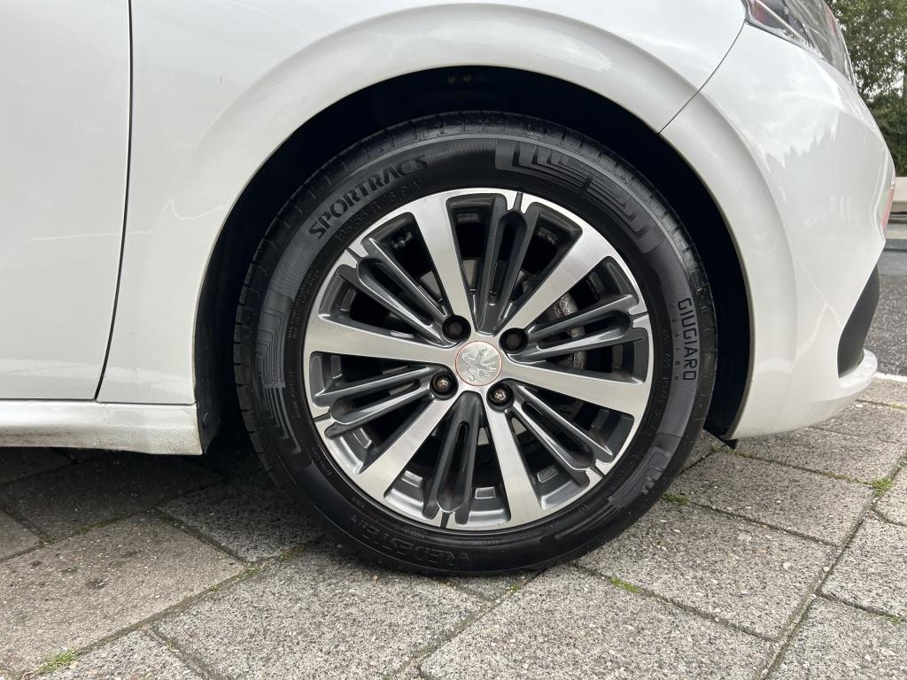 Peugeot 208 1.2 puretech 110pk 5d roland garros apple carplay | navigatie |