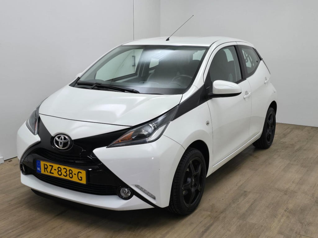 Toyota Aygo occasion 1.0 vvt-i x-play met parkeercamera | tweedehands toyot