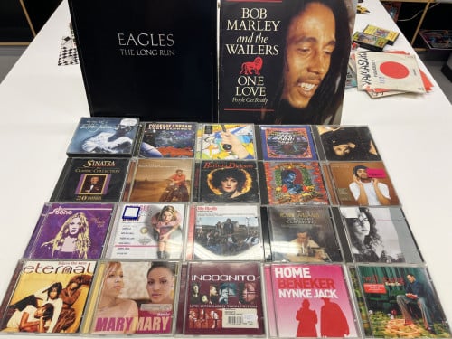 Deze cd’s en meer voor maar 1 euro 🤯 per stuk. ‘79 gaat stoppen.