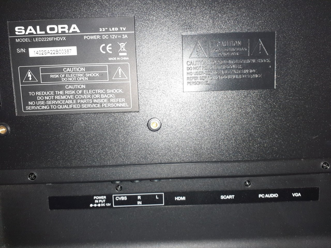 Satellite schotel antenne en TV erbij