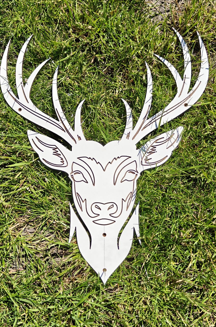 Te koop Hert gemaakt van trespa.