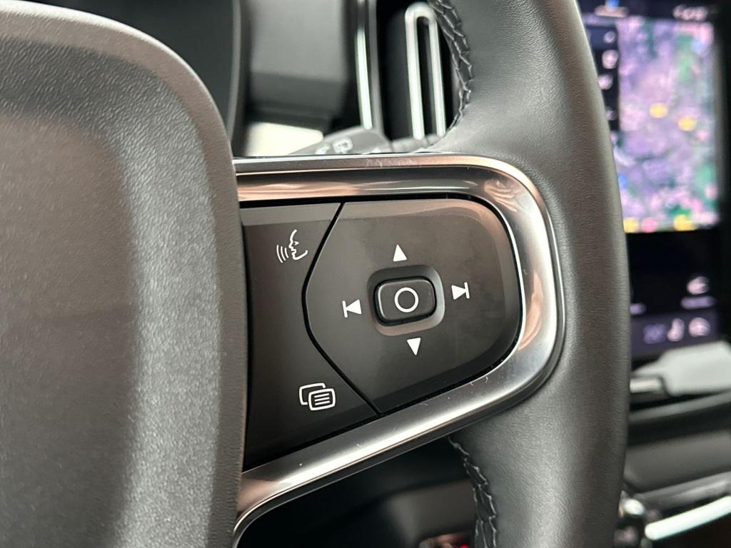 Volvo XC40 b4 197pk plus dark| camera| trekhaak| adap.cruise| h&k audio