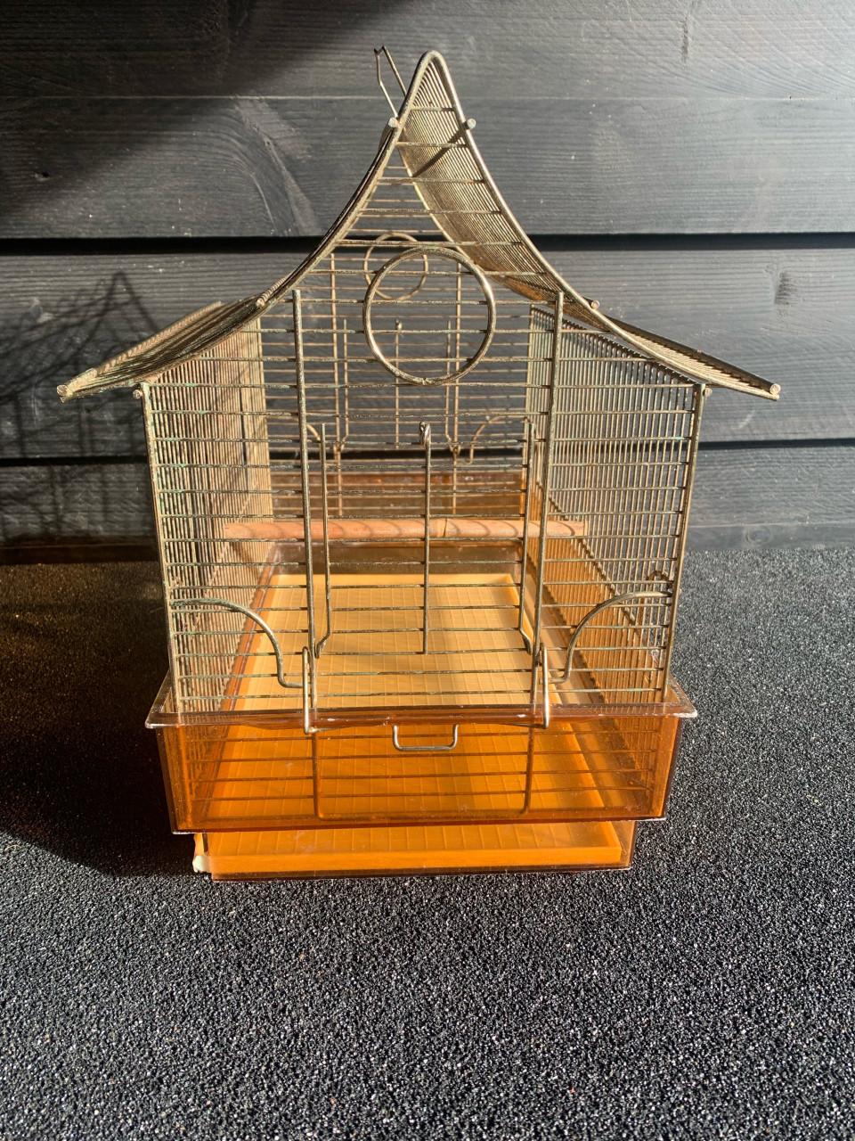 Vogelkooitje oud maar leuk !