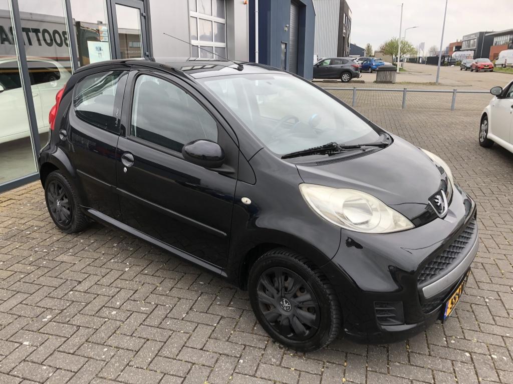 Peugeot 107 1.0-12v urban move