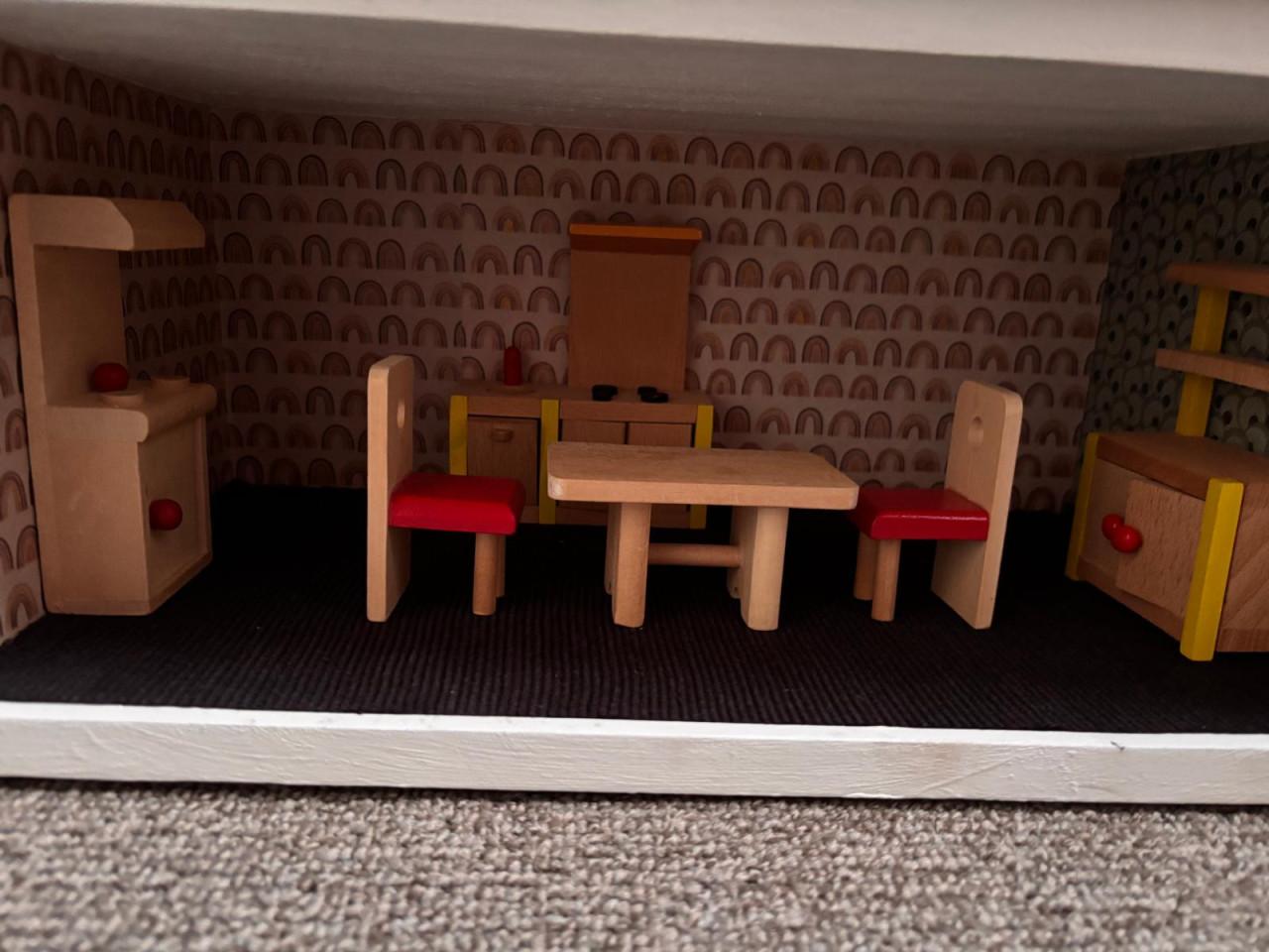 Te koop poppenhuis drie losse elementen