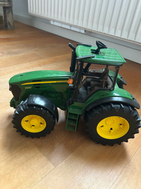 Bruder John Deere 7930