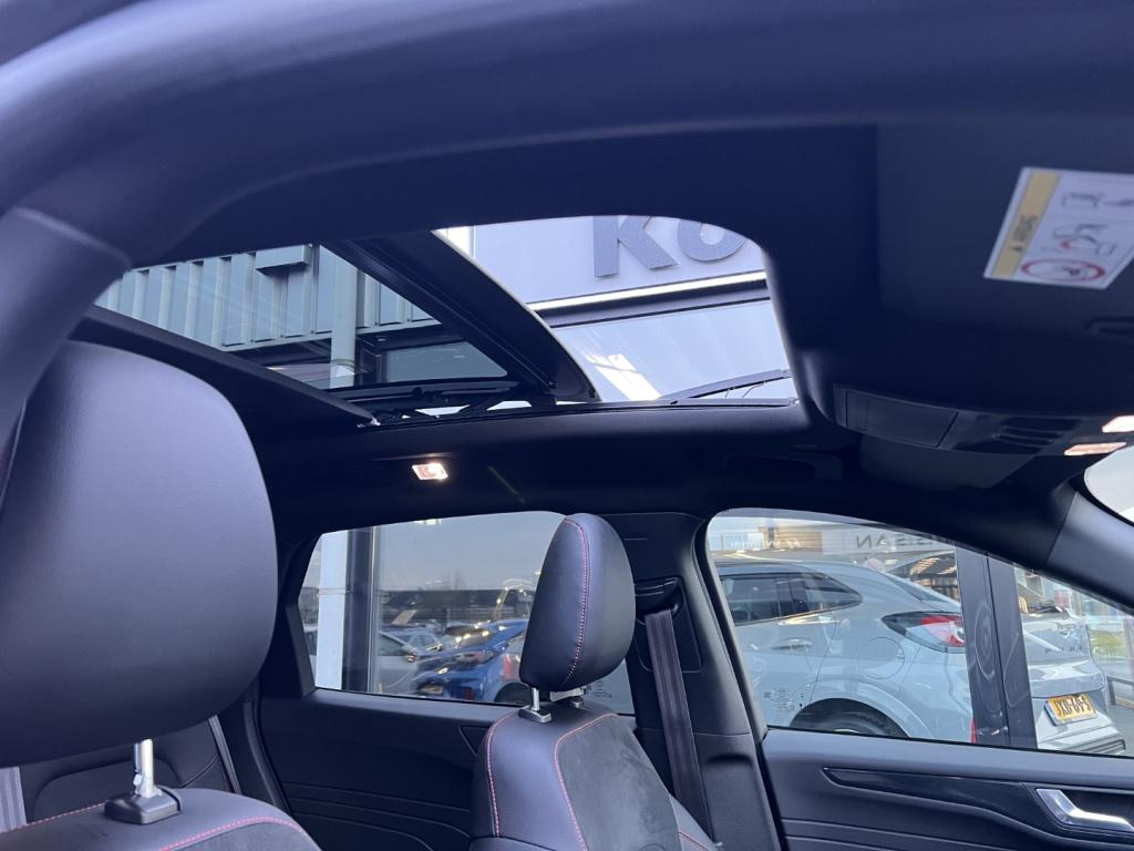 Ford Kuga 2.5 phev e-cvt 225pk st-line x , trekhaak , panodak , voorruitver