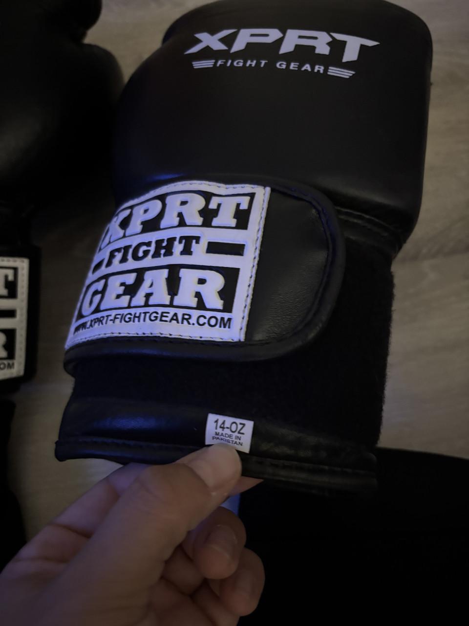 Kickboks handschoenen en scheembeschermers