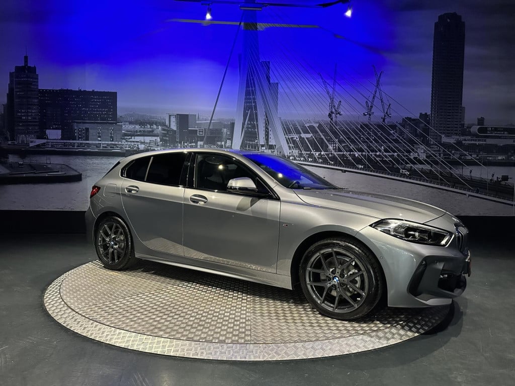 BMW 1 Serie 118i executive m-pakket *premiumpack*camera*18 inch*