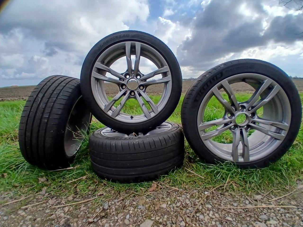 Mooie lichtmetalen velgen BMW M-sport met 18 inch zomerbanden (breedte set)