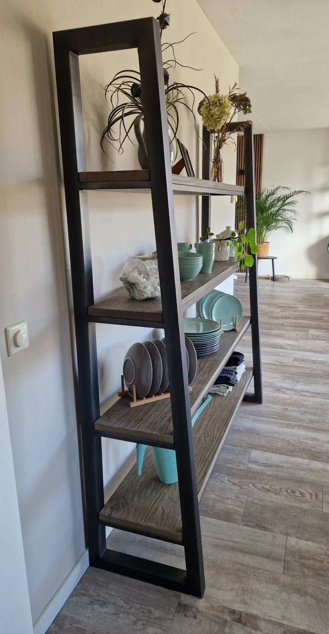 Wandrek met 4 legplanken