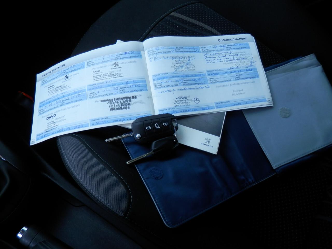 Auto Garant Biedt Aan: Peugeot 208 1.2 VTi Envy