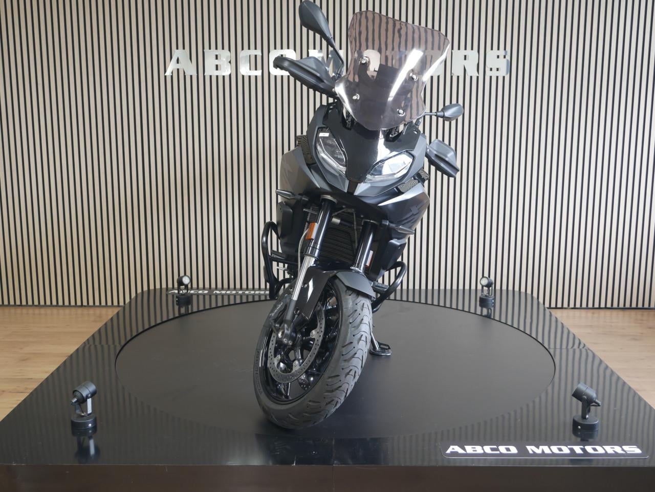 BMW F 900 XR Triple Black
