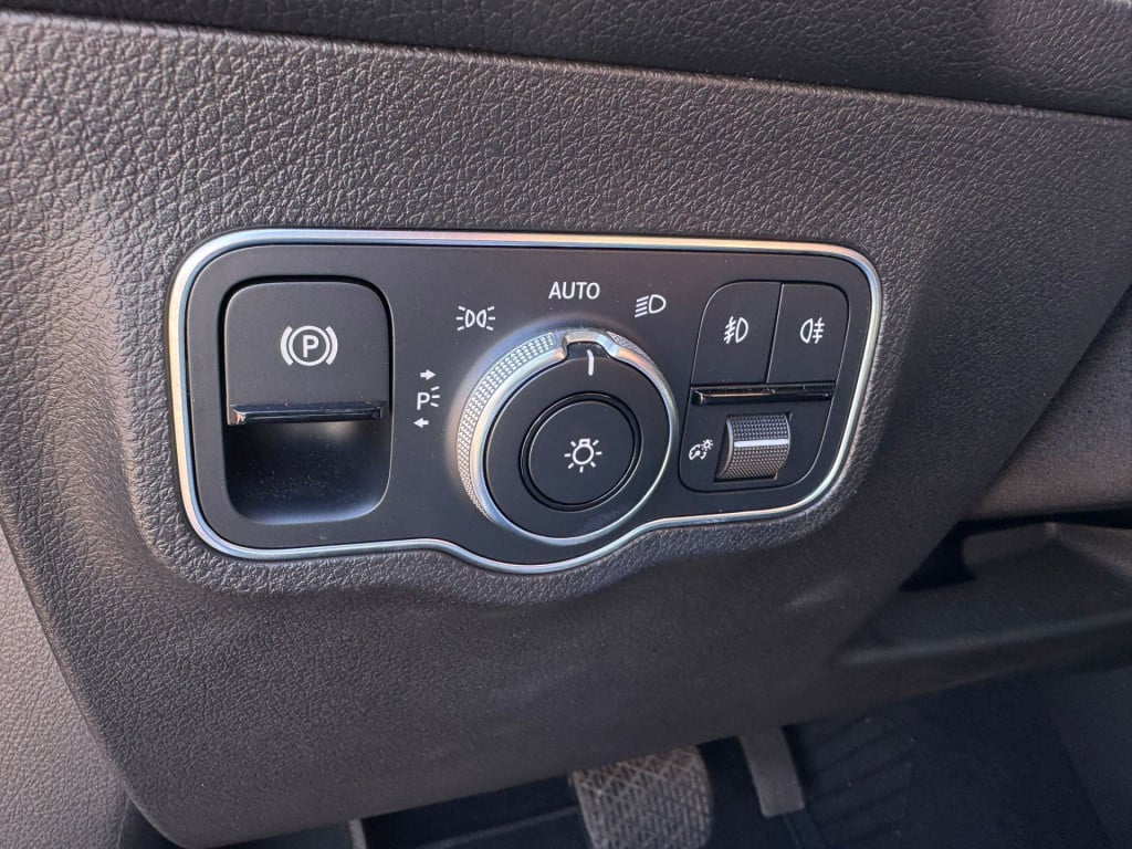 Mercedes-Benz Glb 200 business solution
