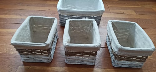 4 mandjes, zo goed als nieuw - 4=€2 !!