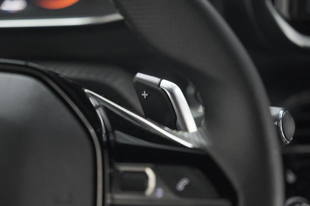 Peugeot 2008 puretech 130 eat8 gt | 360 camera | stoelmassage | adaptieve c