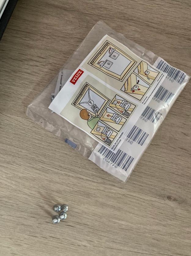 Verduisterend rolgordijn voor Velux dakraam GGL UK 04