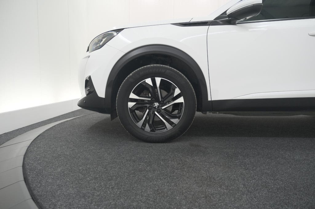 Peugeot 2008 puretech 130 allure | trekhaak | camera | navigatie | parkeers