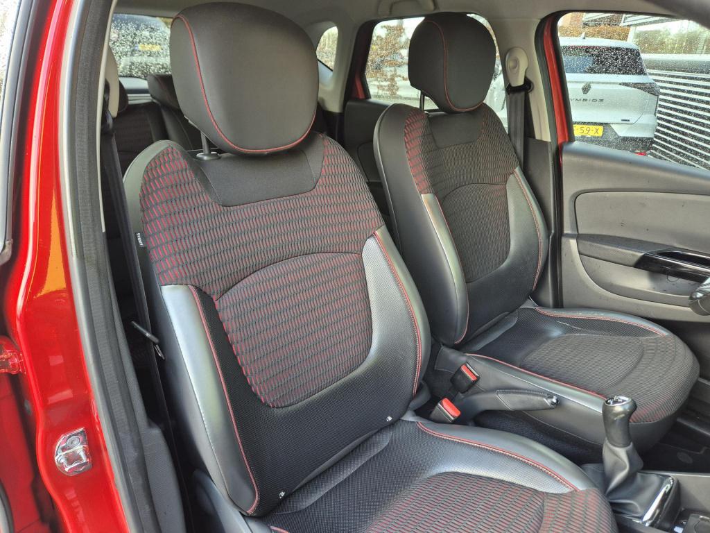 Renault Captur tce 90 helly hansen camera, trekhaak, all season banden, nav