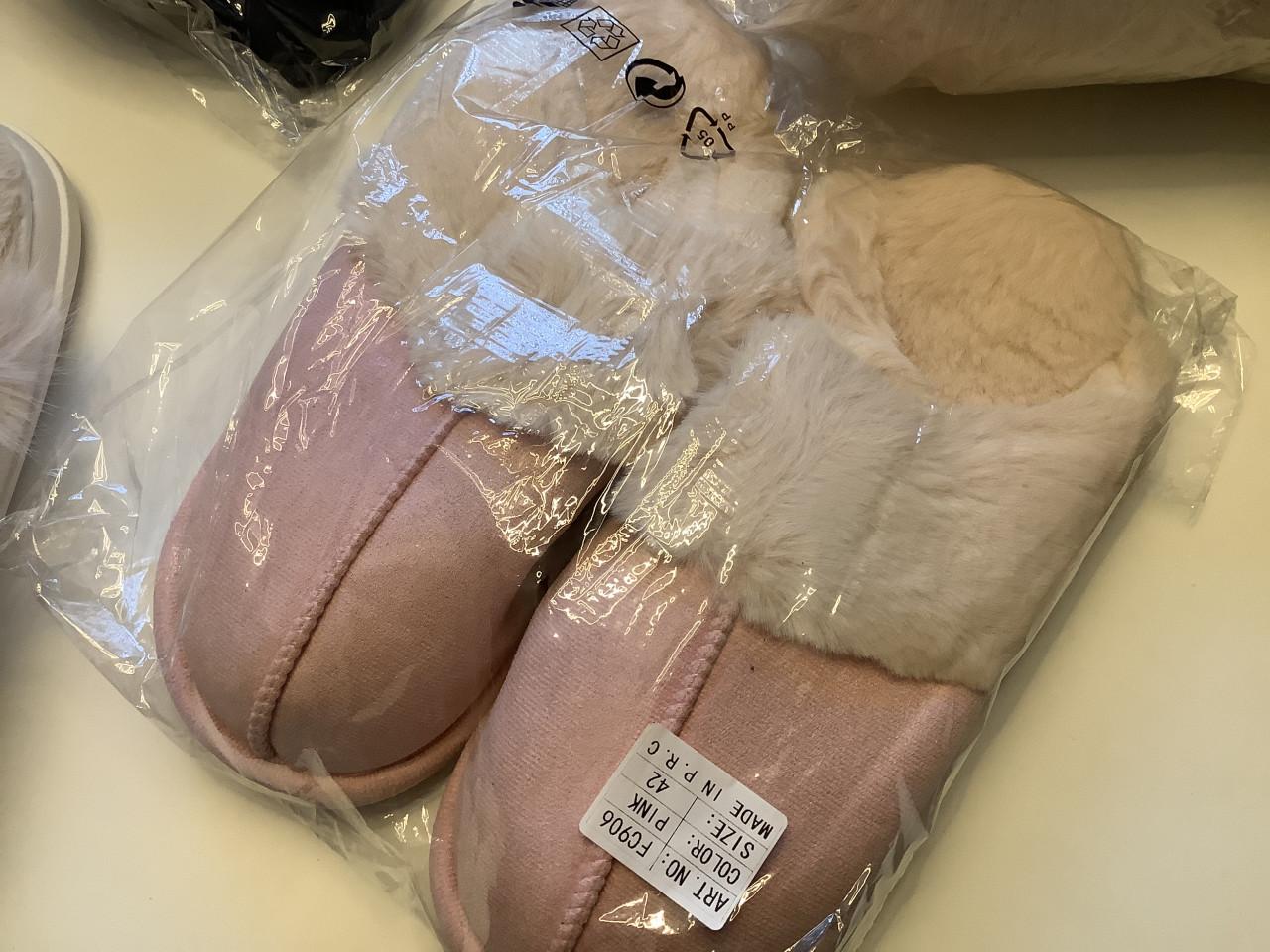 Partij luxe sloffen en voetverwarmers van Angry bird.  ( partij 53)