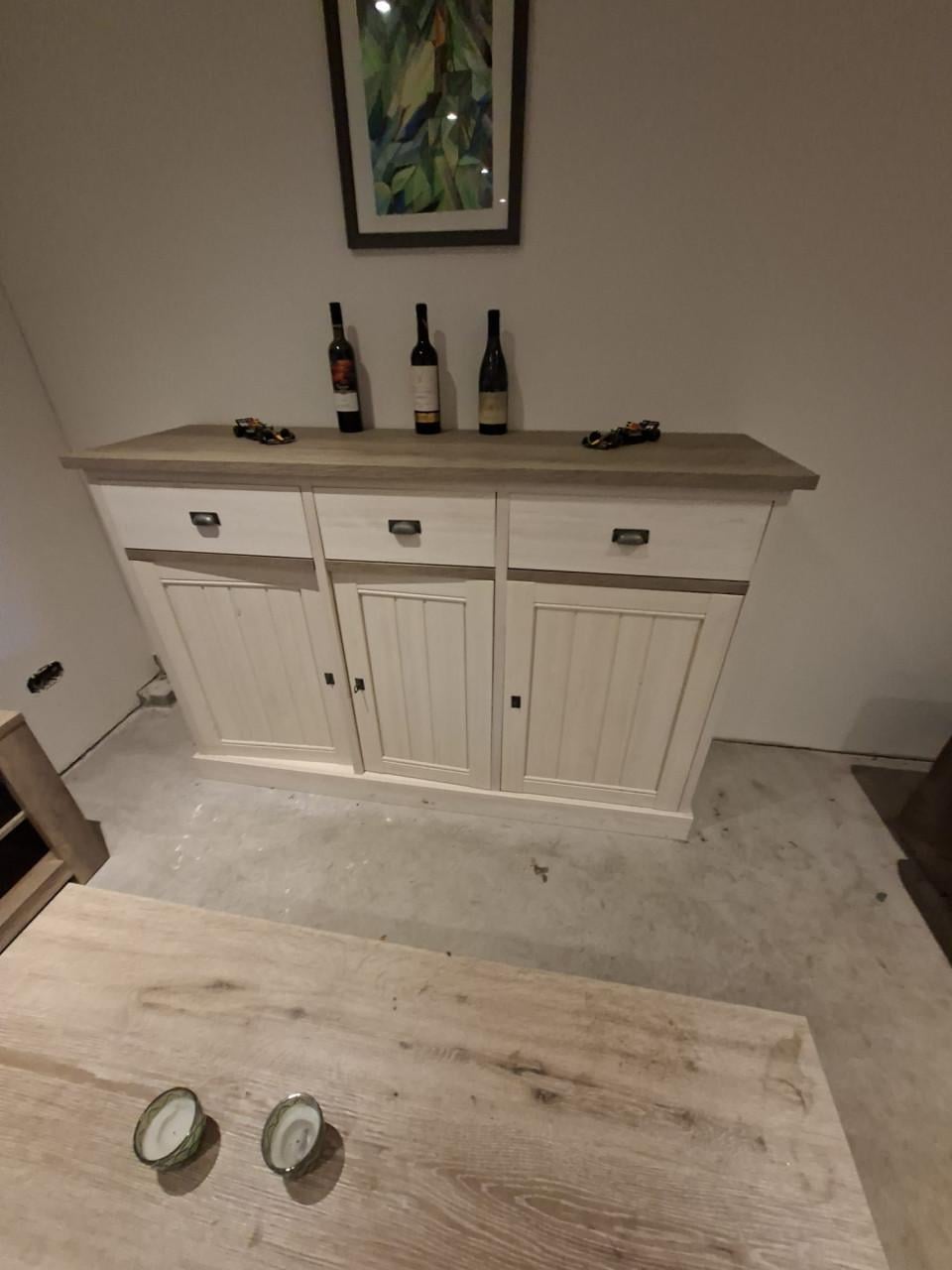 Complete woonkamerset; banken, tafel, stoelen, kasten